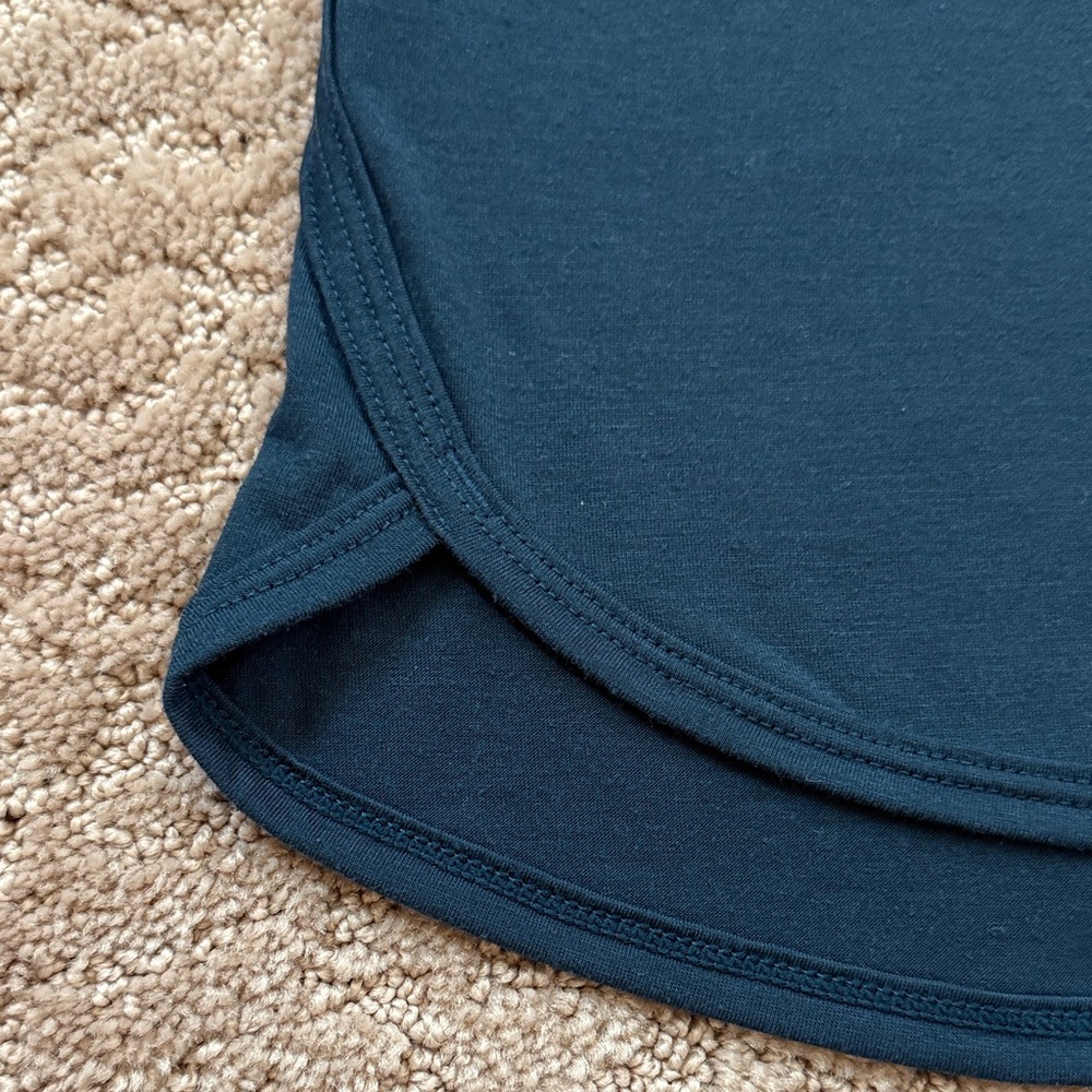 Sweaty Betty Pacesetter Run Tank in Beetle Blue - Size M - Picture 4 of 8